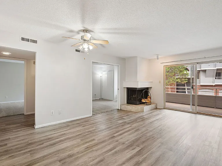 952 Acapulco Ct — Photo 4