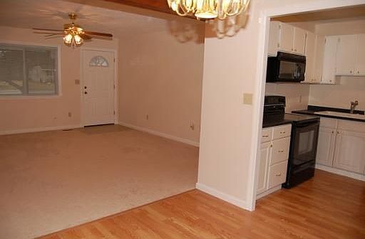 3rd image of 41 Robinhood Dr