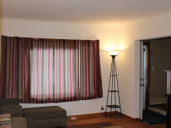 5th image of 618 Leonard St