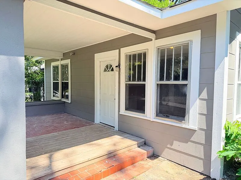 3 bed, 1.0 bath, 1344 sqft, $1,200 — Photo 2