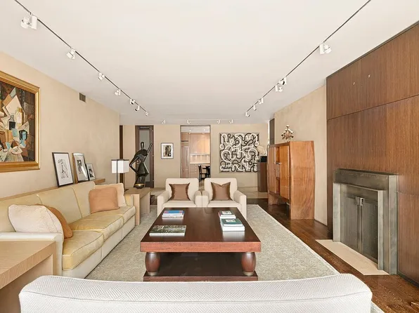 700 Park Ave APT 9A, New York, NY 10021