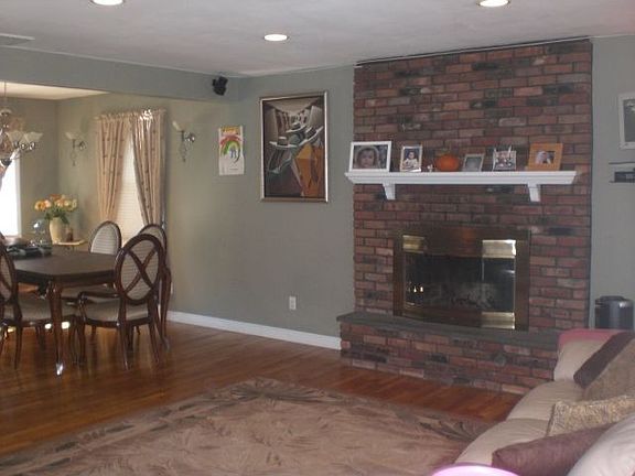 3rd image of 20 Warwick St