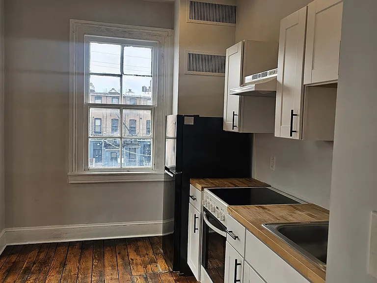 2116 N Charles St #2R — Photo 8