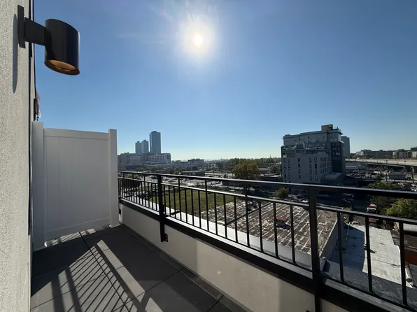 24 Brooks Street image 3 of 16