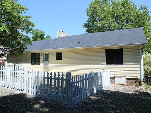 2nd image of 3273 Fieldale Dr