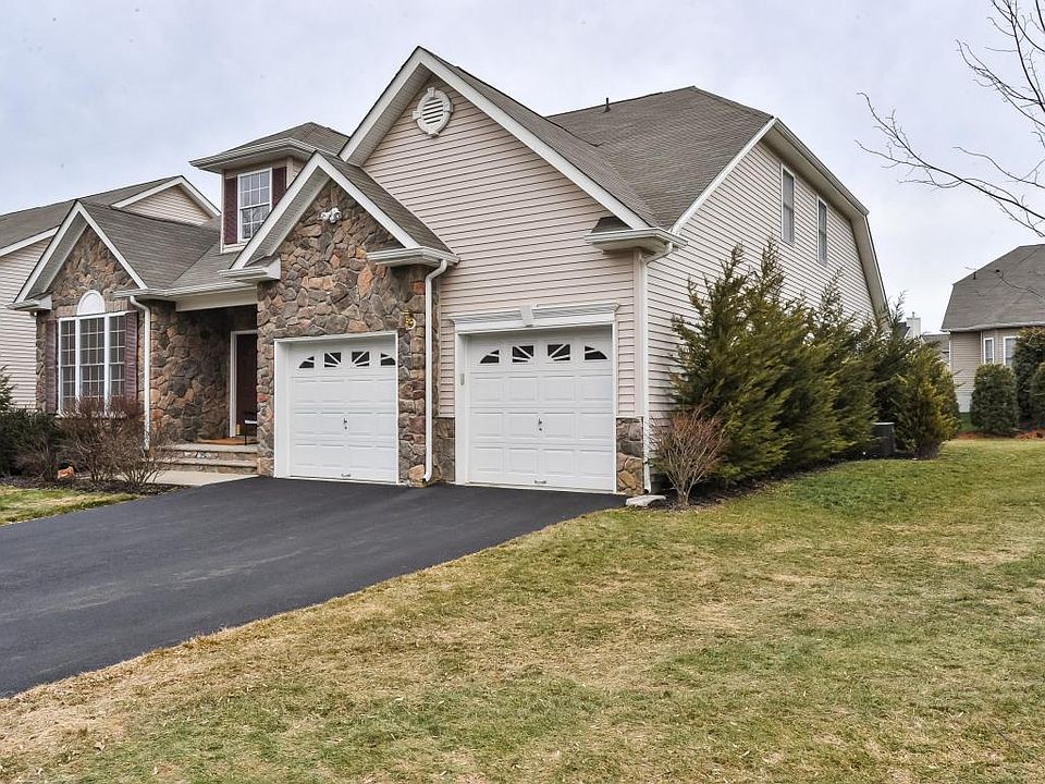 2nd image of 438 Edinburgh Pl