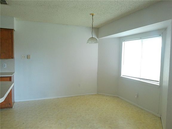 3rd image of 5718 Crestgrove Dr