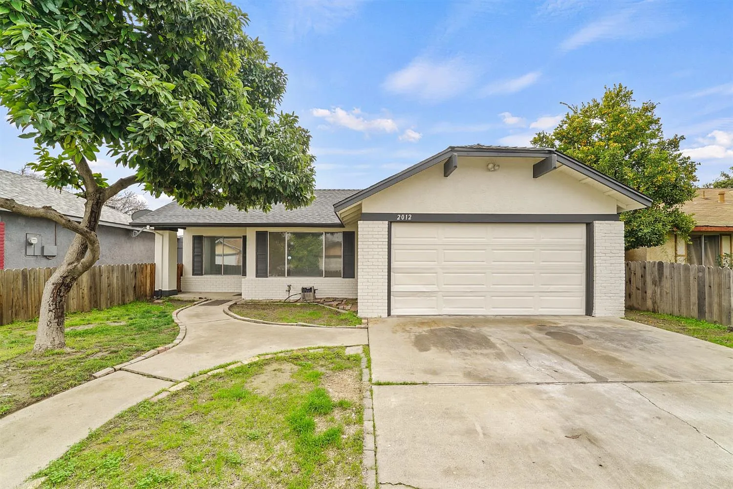 2012 Boulder Creek Dr photo 1