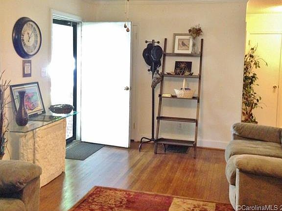 5th image of 210 Westview Dr