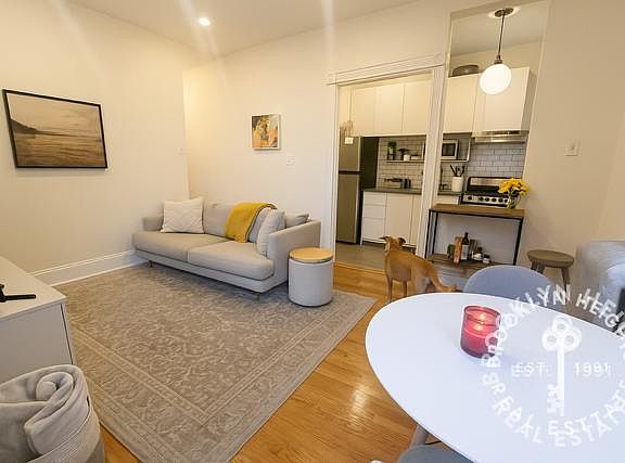 2nd image of 520 Henry St APT 3