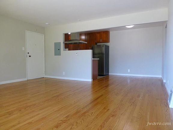 4th image of 755 Burnett Ave APT 12