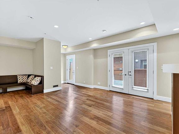 5th image of 1717 N 27th Ave SW #10