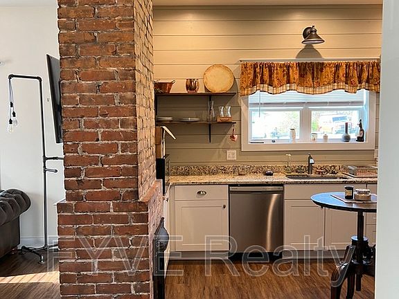 3rd image of 2315 E Glenwood Ave