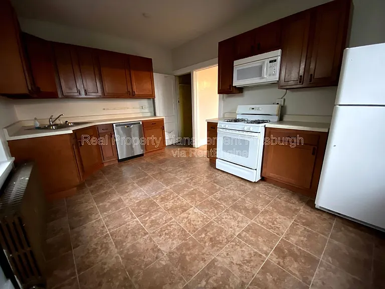 318 Kaercher St — Photo 6