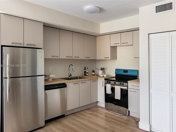 4th image of 37XX NW 23rd Ave #1