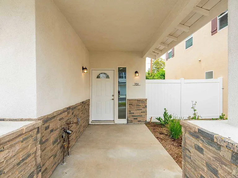 761 Lewis St — Photo 18