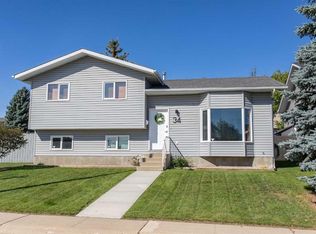34 E Bruns Bay, Lacombe, AB T4L 1P2