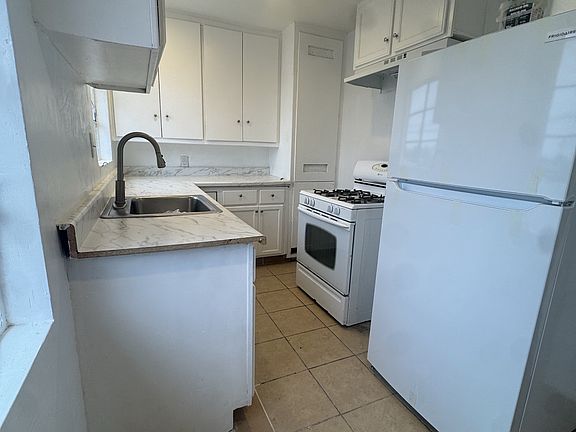 5th image of 2931 Peerless Ave #3