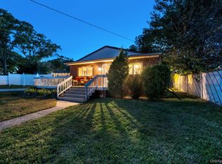 629 East Drive, Lindenhurst, NY 11757