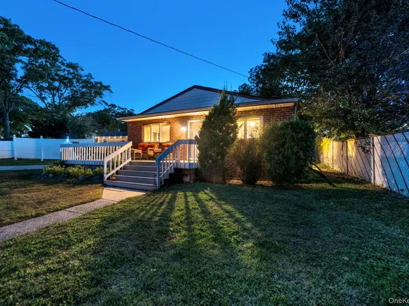 629 East Drive, Lindenhurst, NY 11757