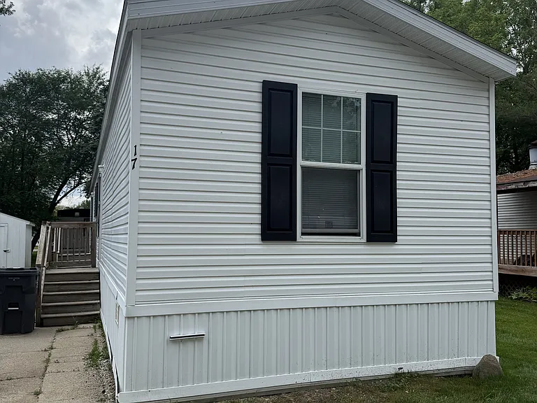 17 E Manor St #17B — Photo 1