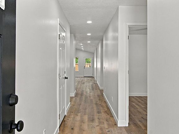 5th image of 30 Warren St