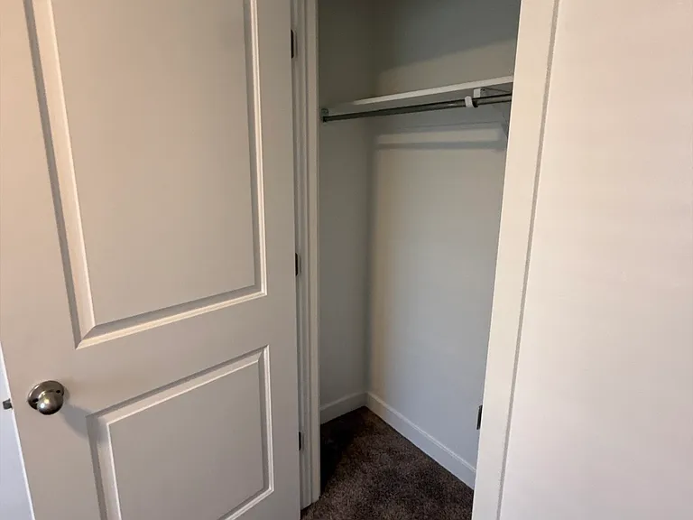 946 E Thunderbolt Ct — Photo 14