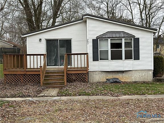 2nd image of 203 E Daggett St