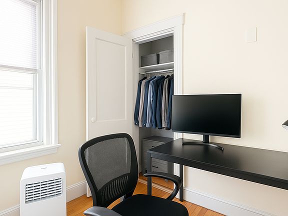 2nd image of 54 Egmont St Unit B-2