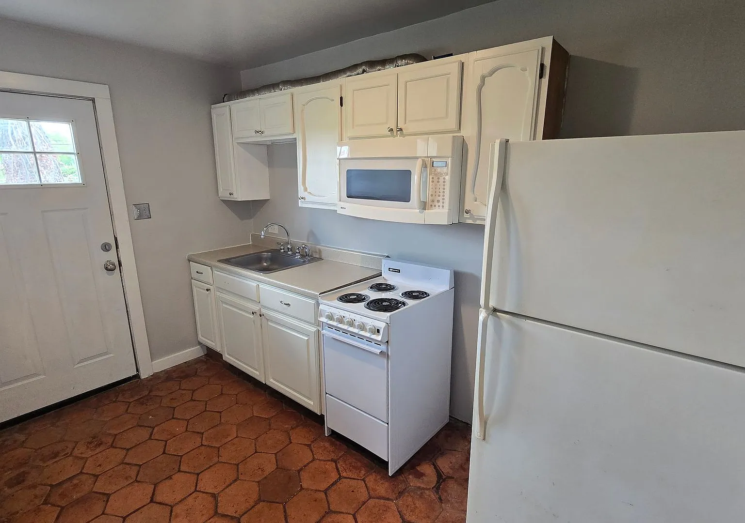 2614 Monterey Street — Photo 4