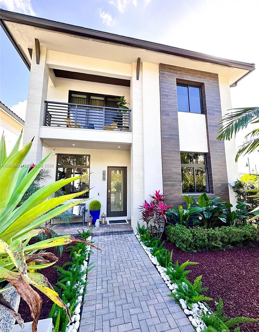 Downtown Doral South Phas — Photo 1