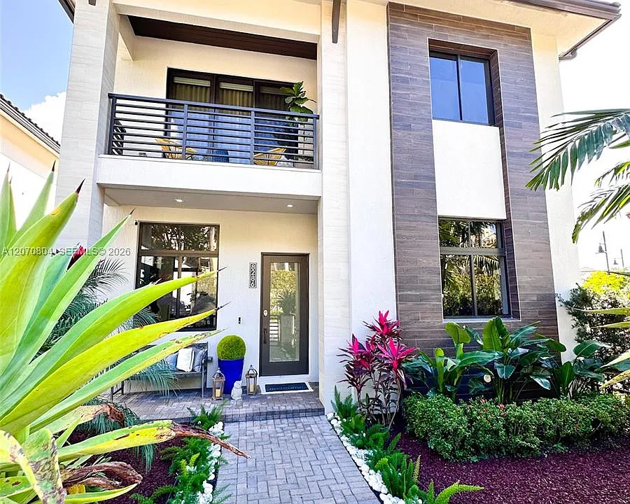 8286 NW 51st Ter