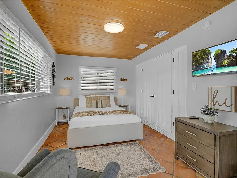 1204 NE 7th St — Photo 26