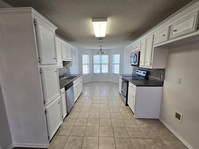 401 Justice Ave — Photo 5