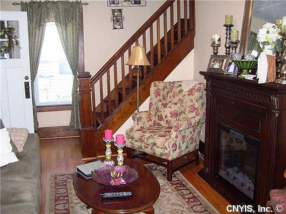 4th image of 410 Delmar Pl