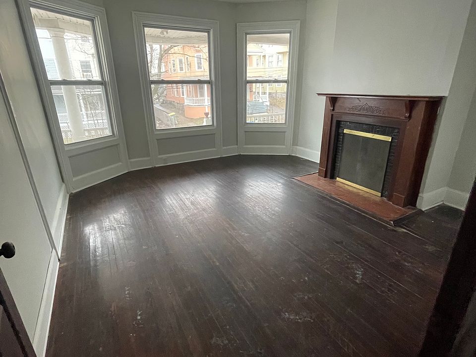 1st image of 104 Chestnut Ave #1