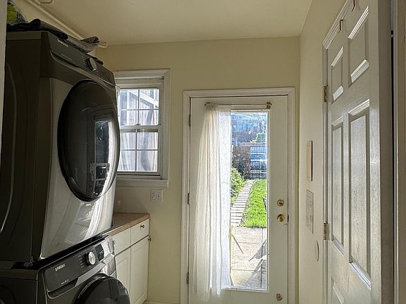 5th image of 2120 4th St NE