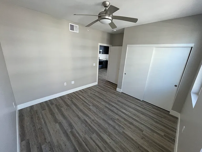 569 W Date St #502 — Photo 11