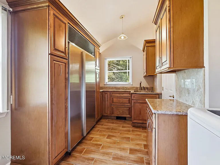 470 Monmouth Pl — Photo 22