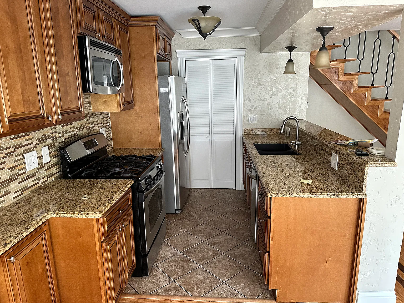1465 Cove Dr — Photo 3