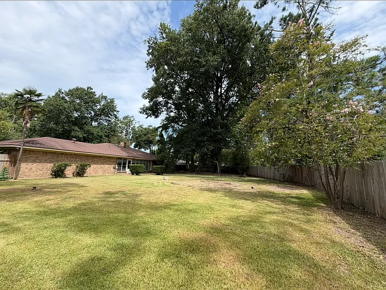 2102 Elmwood Dr — Photo 25