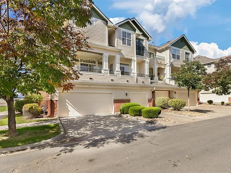 1477 S Dayton Ct — Photo 2