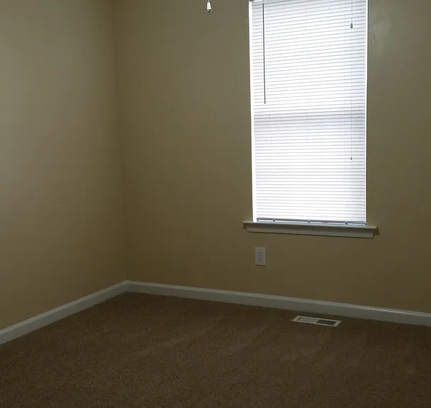 215 Bainbridge Cir — Photo 8