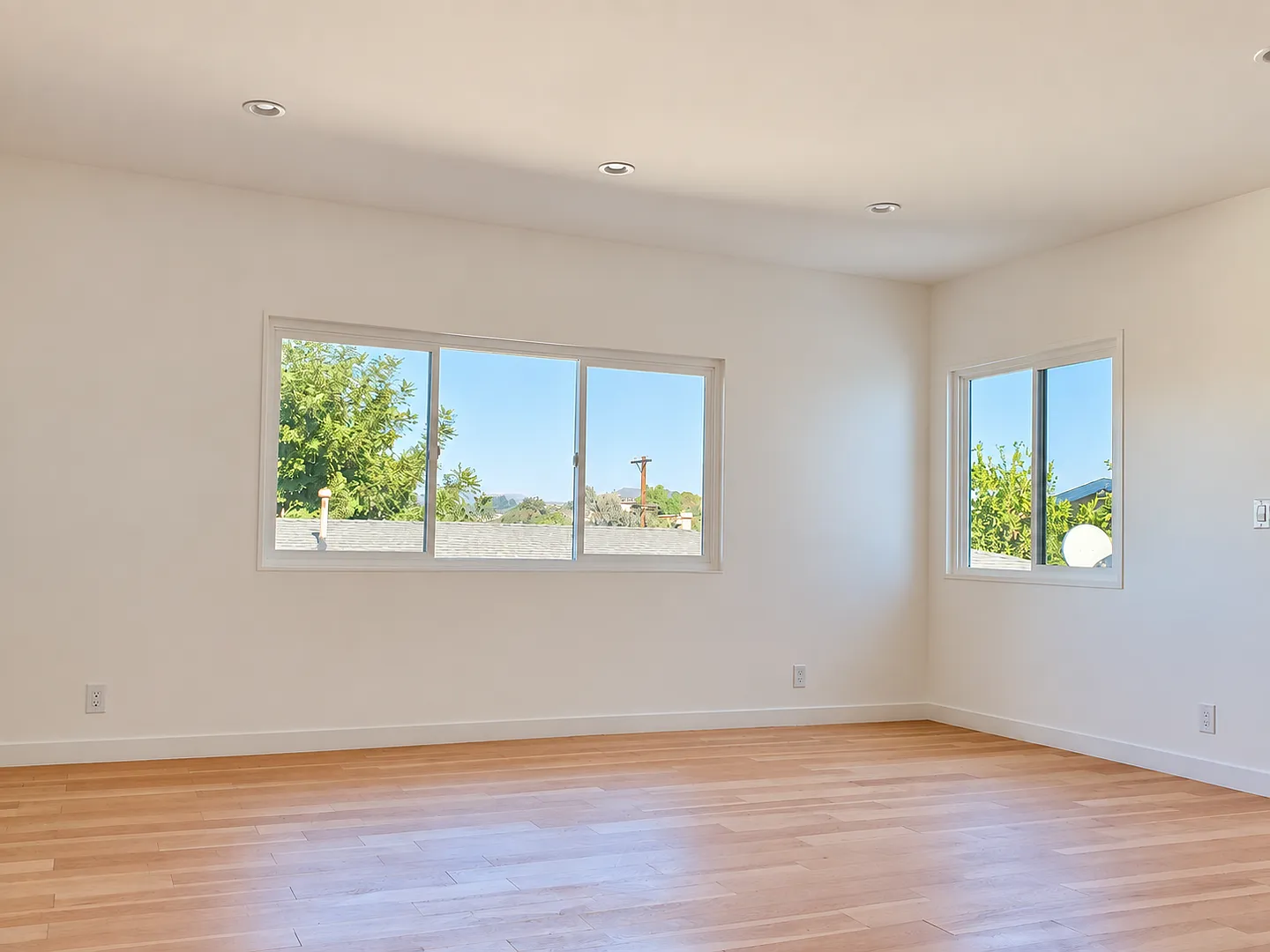 1491 Scott Ave — Photo 4