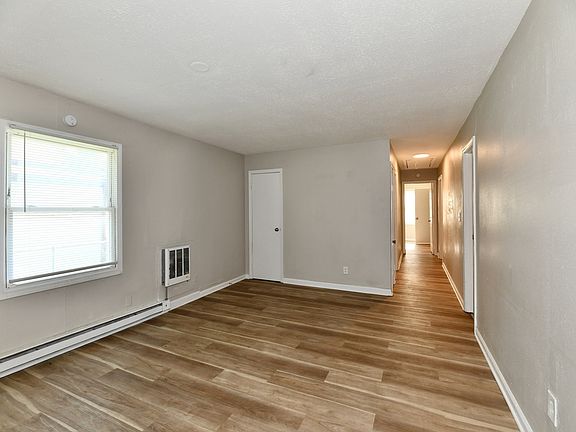 5th image of 955 N Belmont Ave