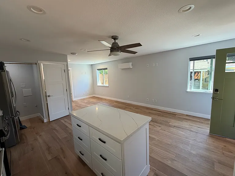 2331 Fairfield Ave #B — Photo 5