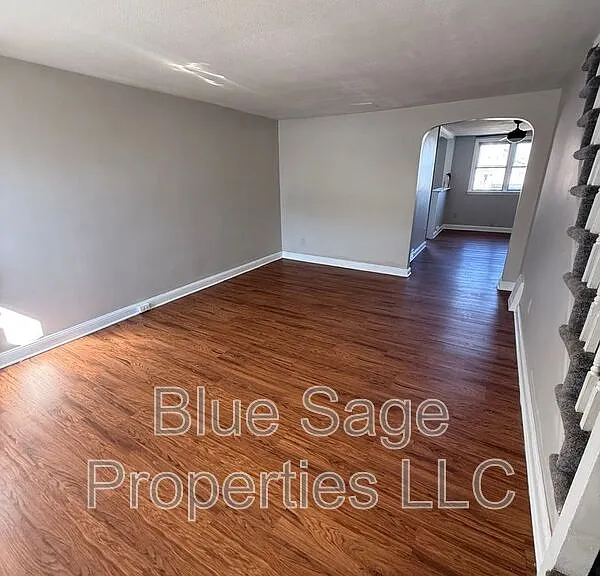 319 S Church St — Photo 4