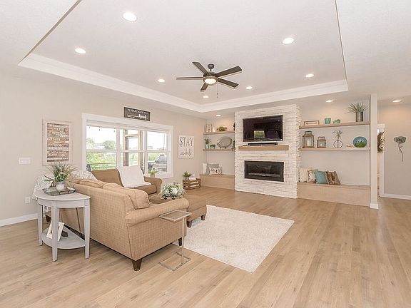 2nd image of 4818 Ironwood Dr
