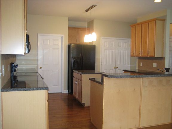 4th image of 4829 Rainer Dr