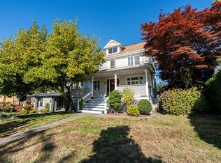 416 W 6th St, North Vancouver, BC V7M1K9